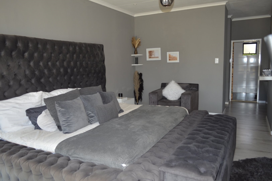 4 Bedroom Property for Sale in Wilkoppies North West